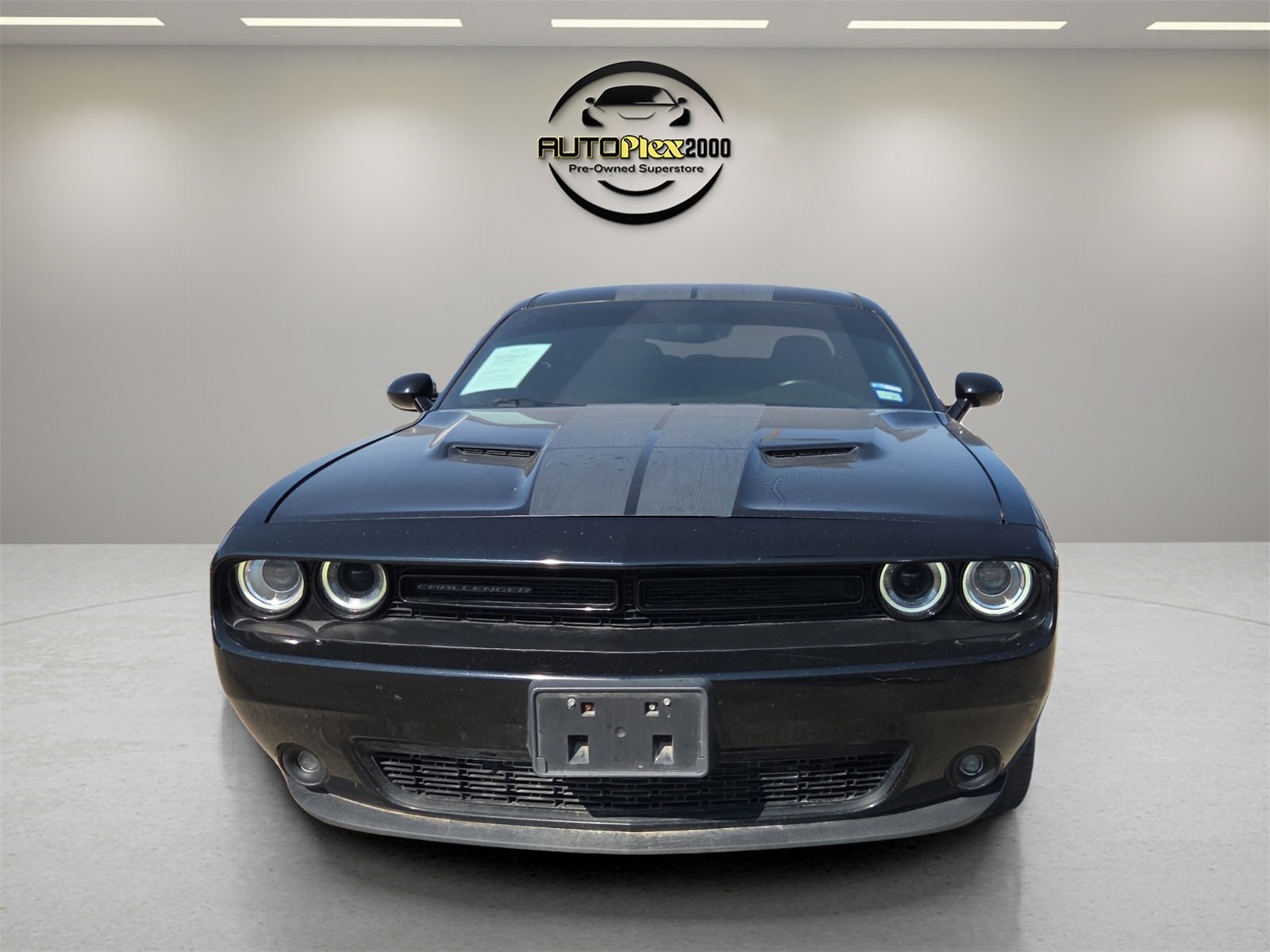 2017 Dodge Challenger SXT photo 2