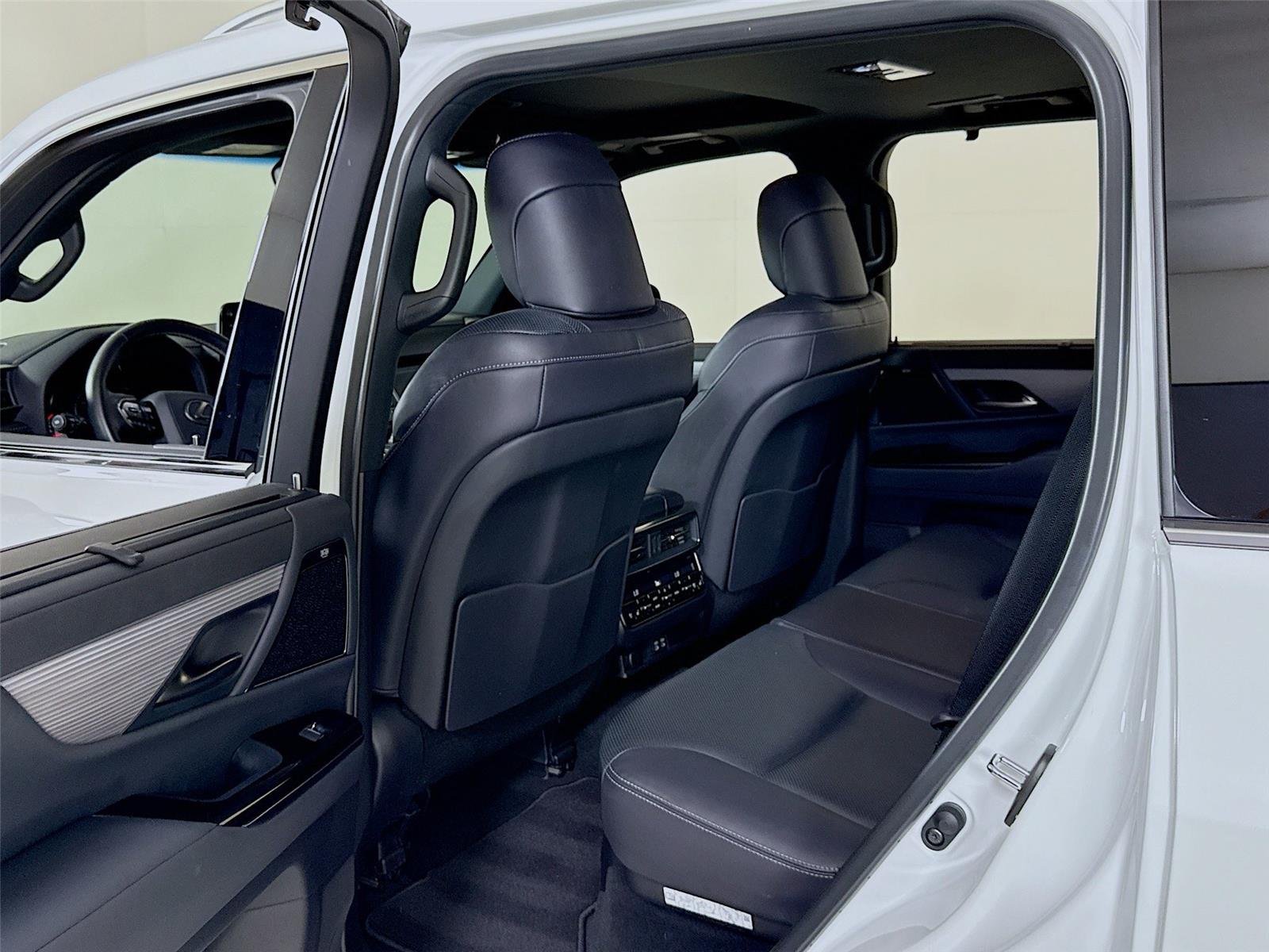 2023 Lexus LX 600 F SPORT photo 23