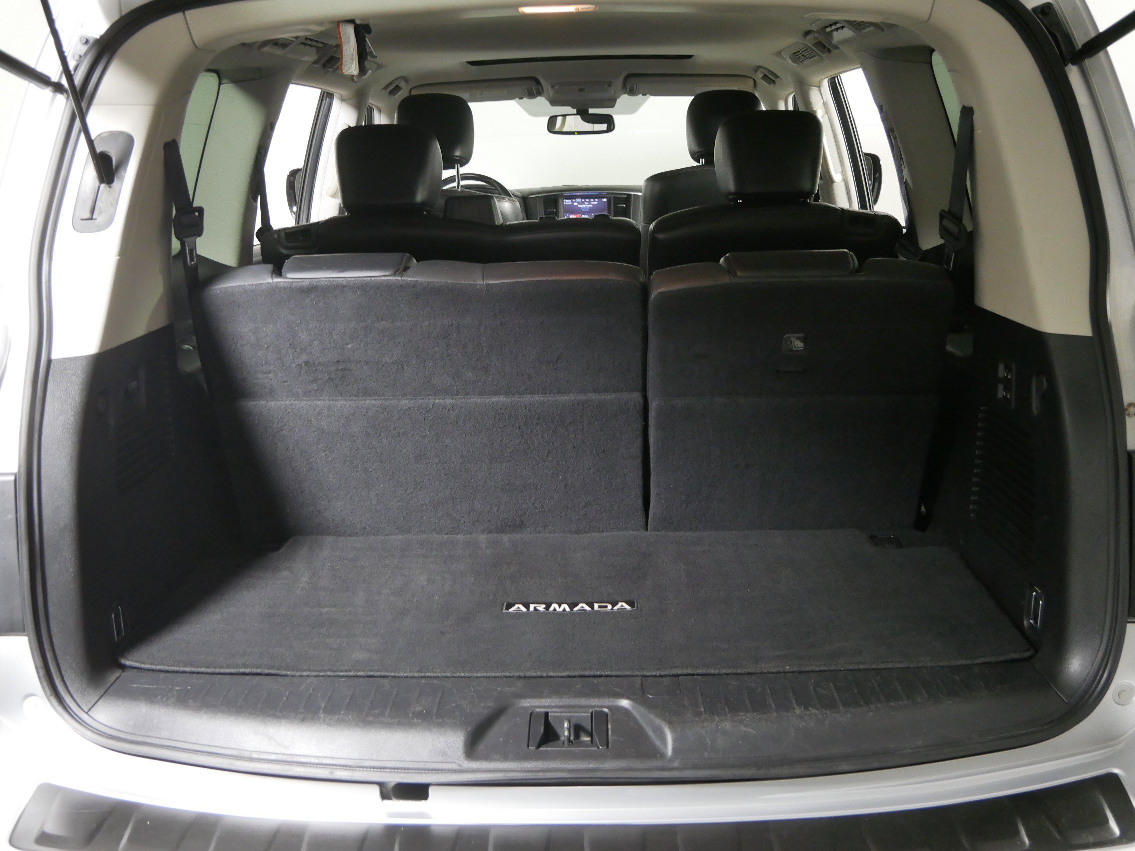 2019 Nissan Armada SL photo 17