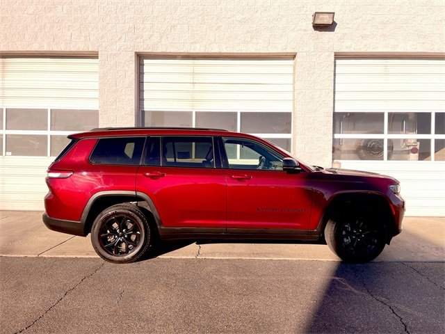 2024 Jeep Grand Cherokee Altitude photo 2
