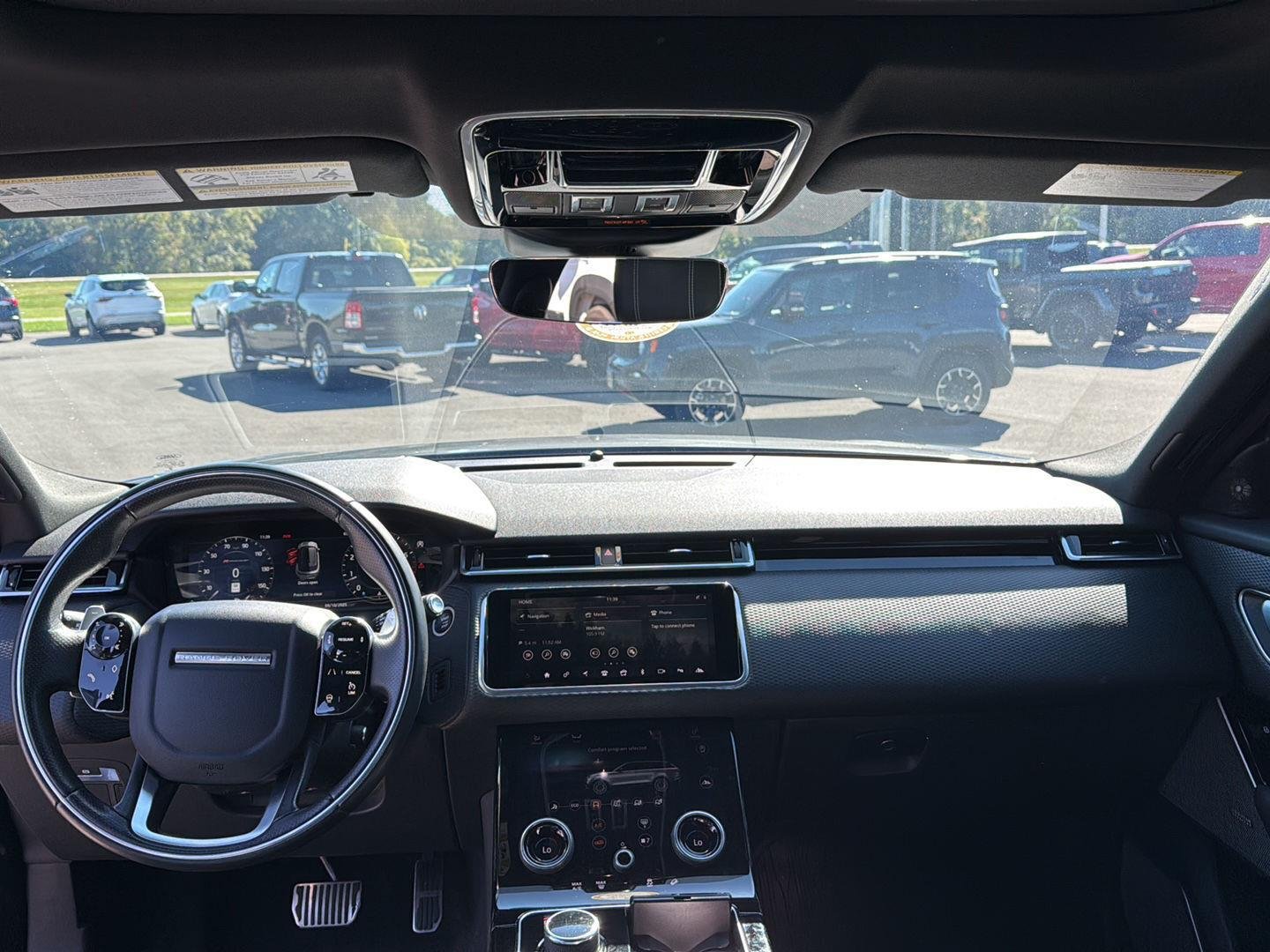 2018 Land Rover Range Rover Velar R-Dynamic SE photo 4