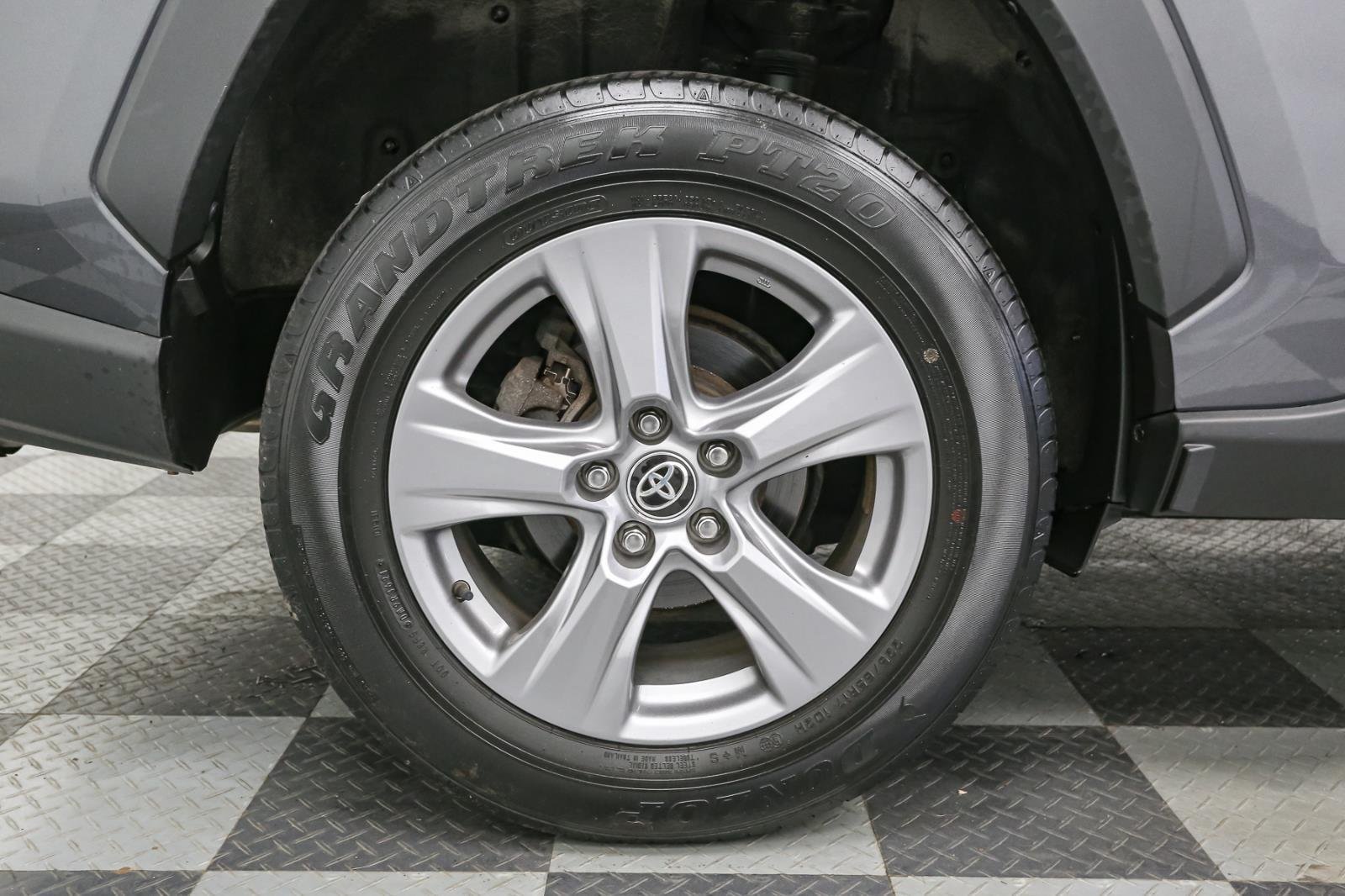 2022 Toyota RAV4 XLE photo 12
