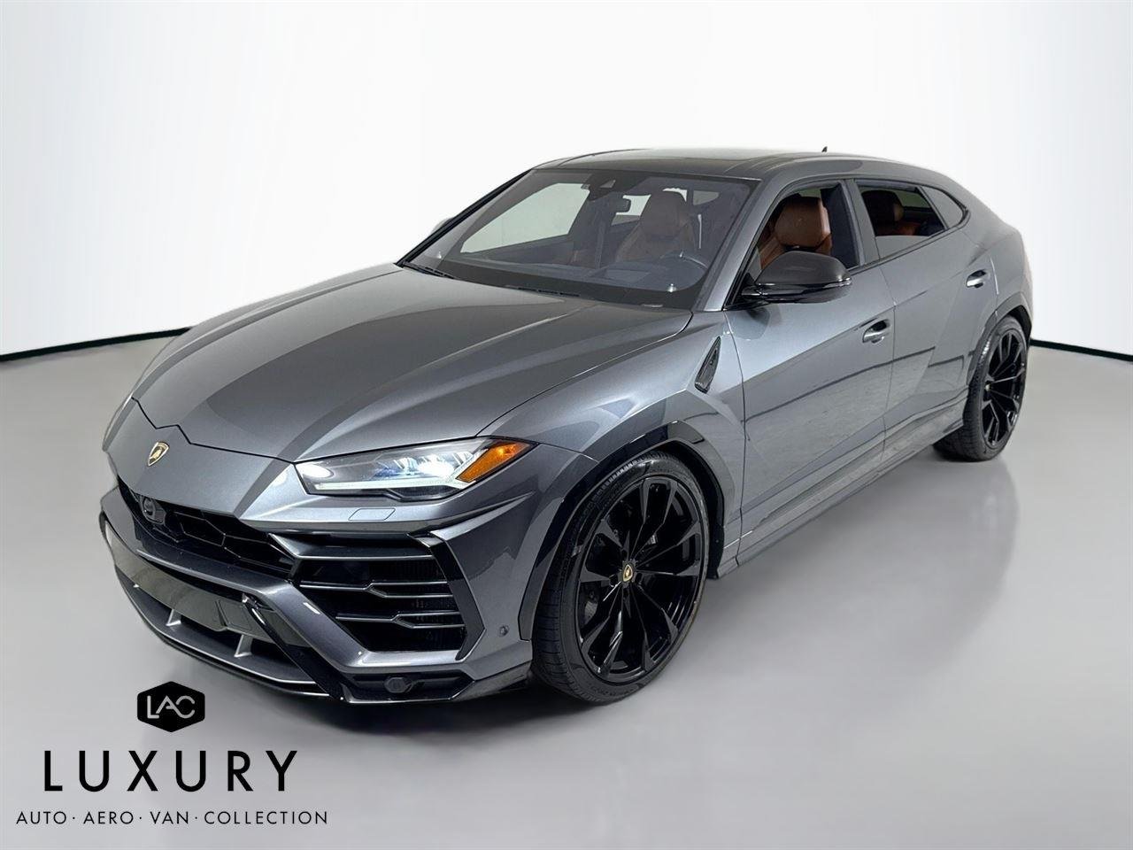 2019 Lamborghini Urus Base photo 2