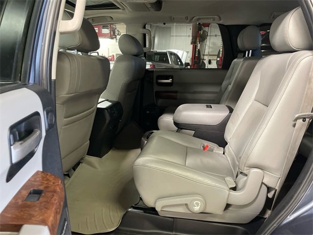 2010 Toyota Sequoia Platinum photo 21