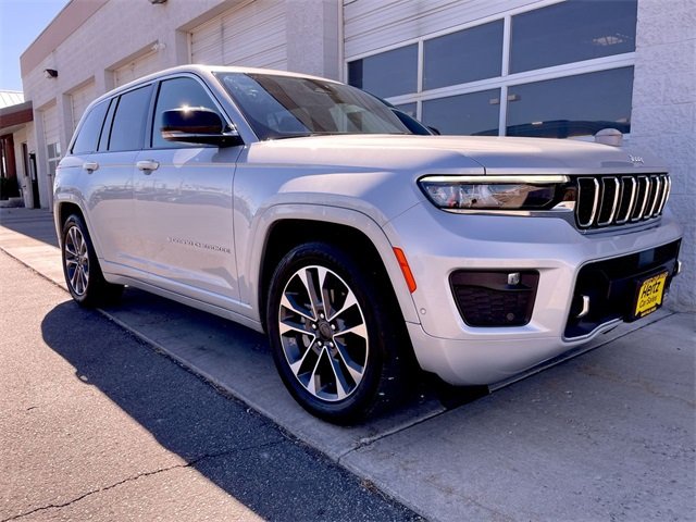 2024 Jeep Grand Cherokee Overland photo 3