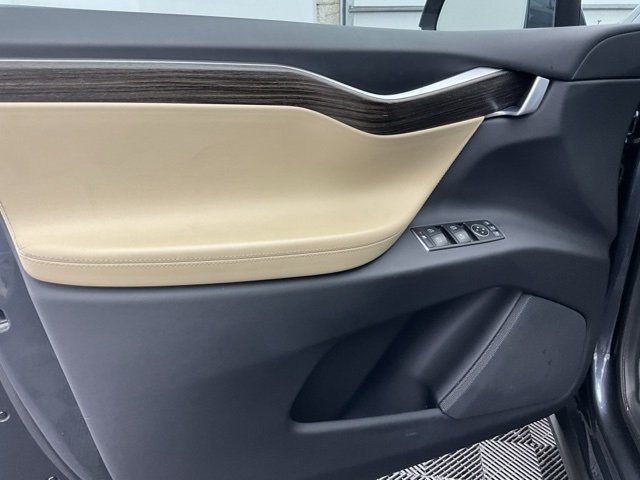 2016 Tesla Model X 90D photo 13