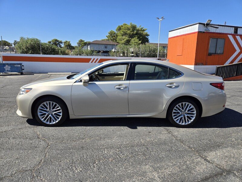 2014 Lexus ES 350 photo 2
