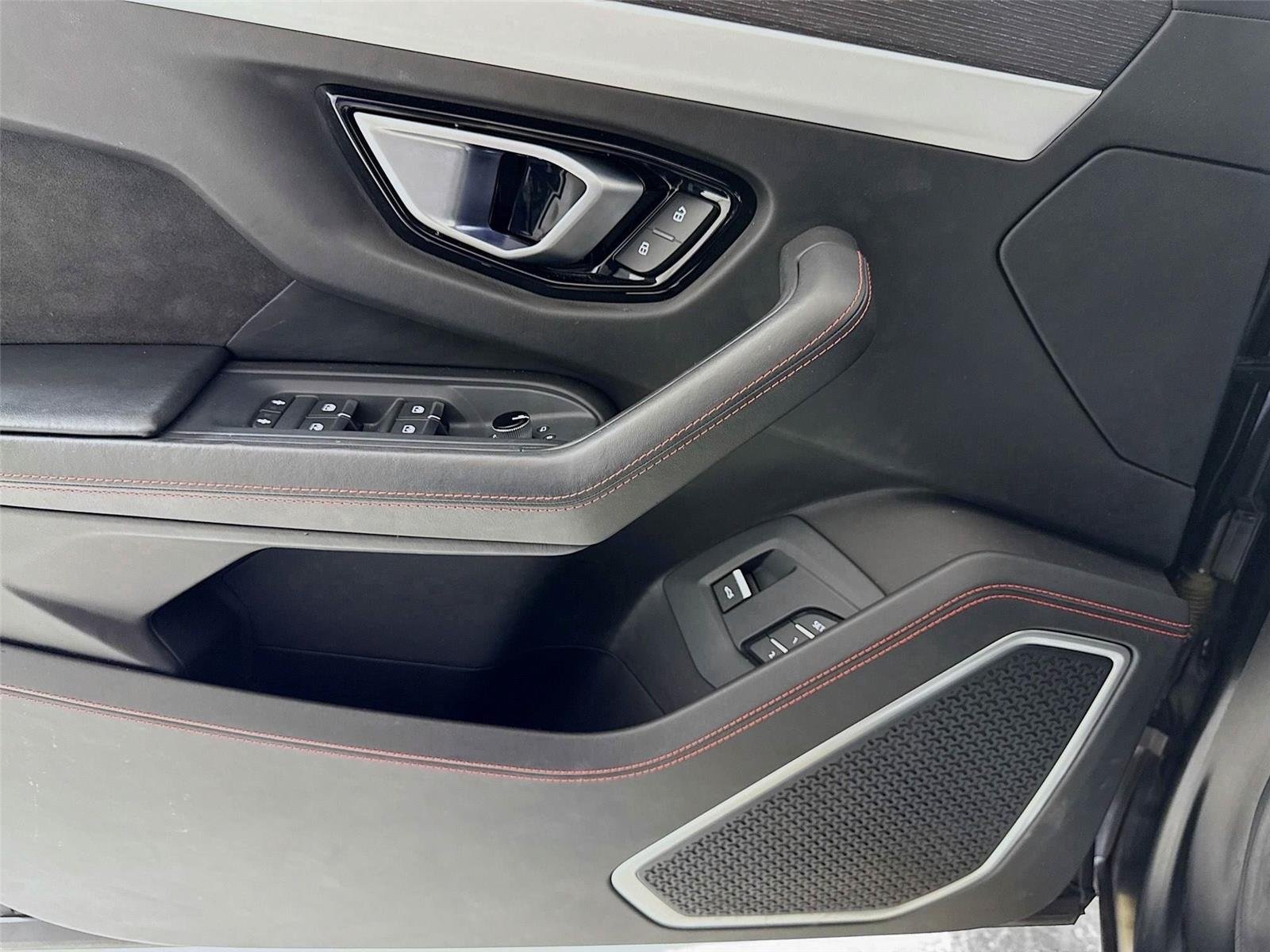 2020 Lamborghini Urus photo 12