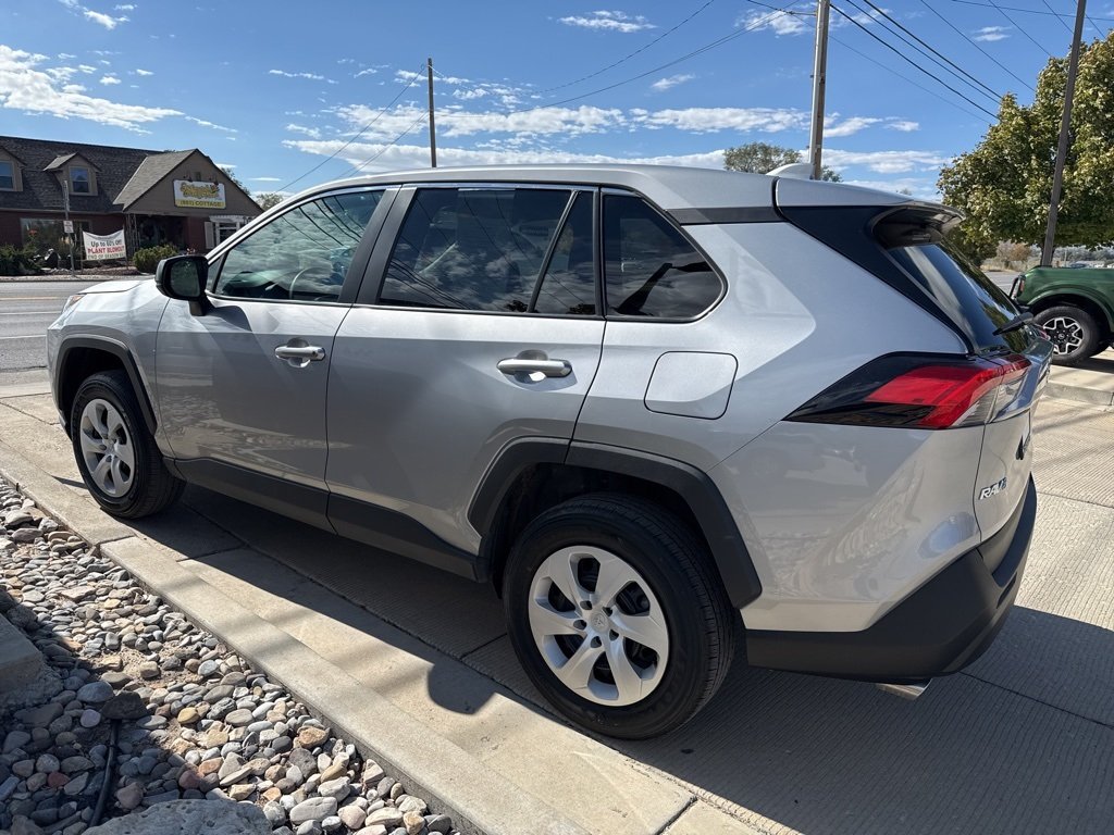 2024 Toyota RAV4 LE photo 4
