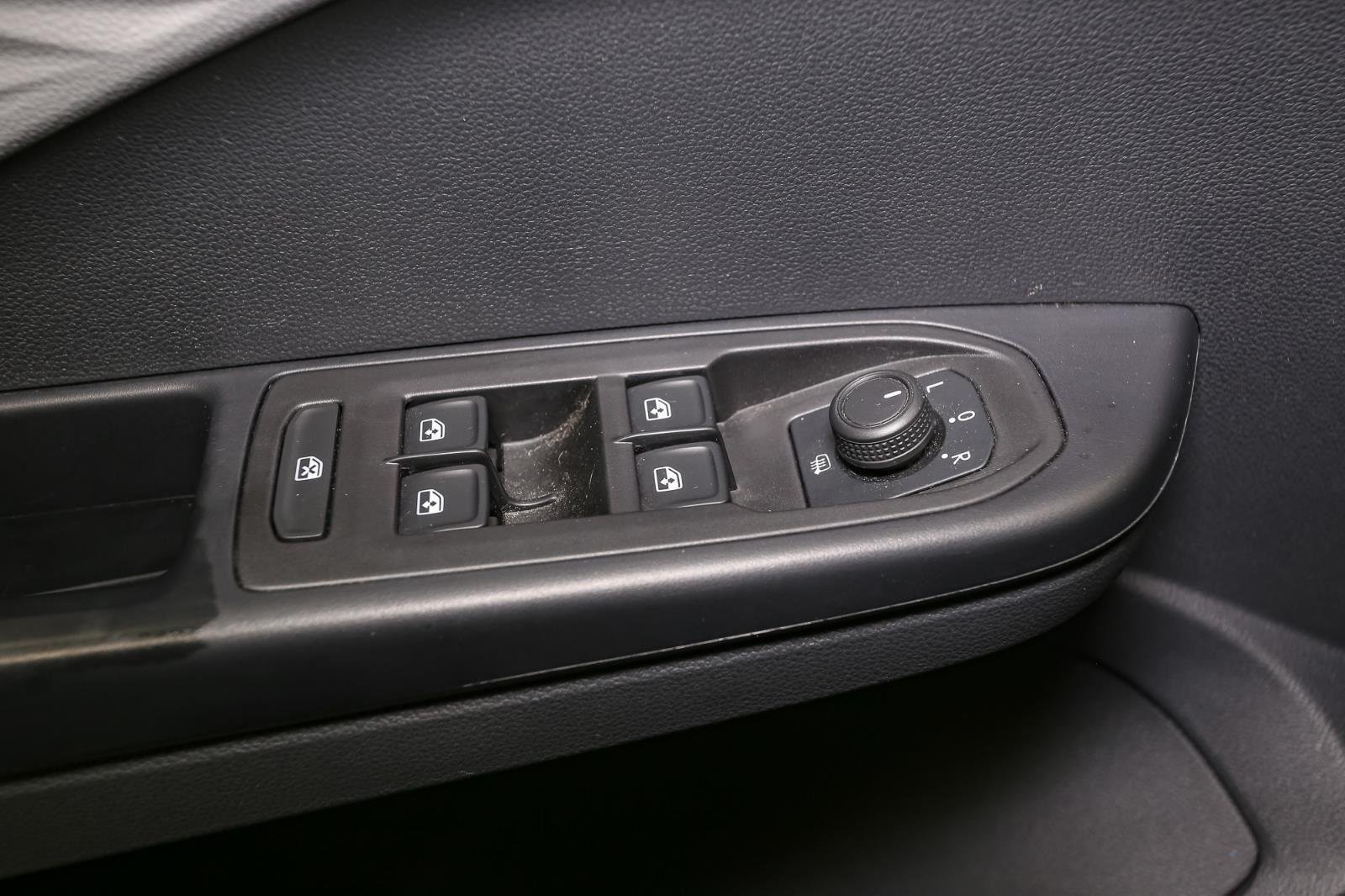 2023 Volkswagen Taos S photo 30