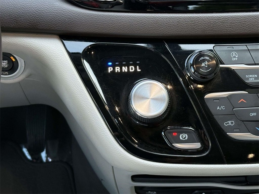2017 Chrysler Pacifica Touring Plus photo 18