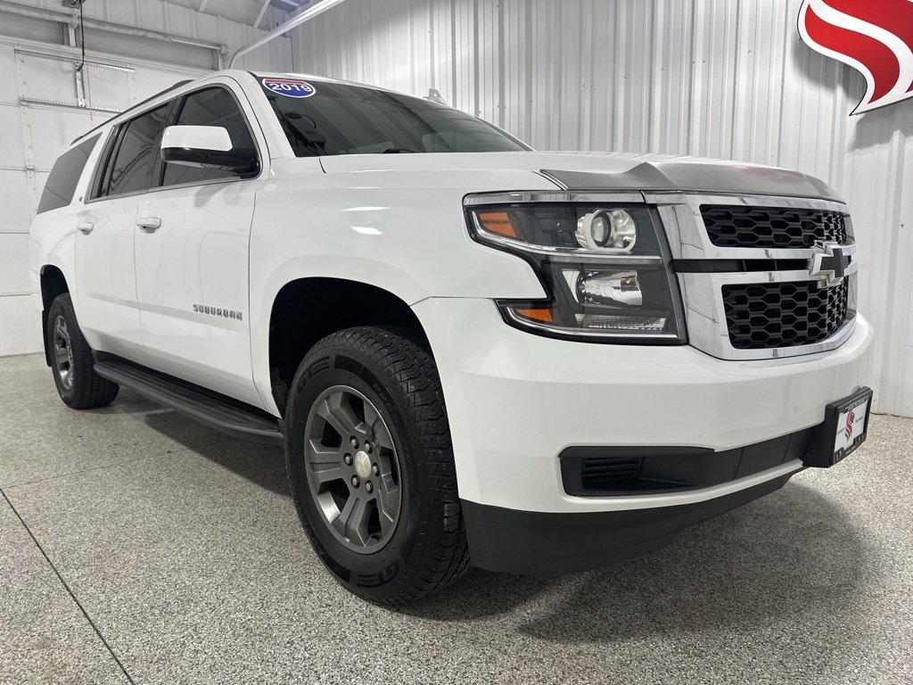 2019 Chevrolet Suburban LT photo 3