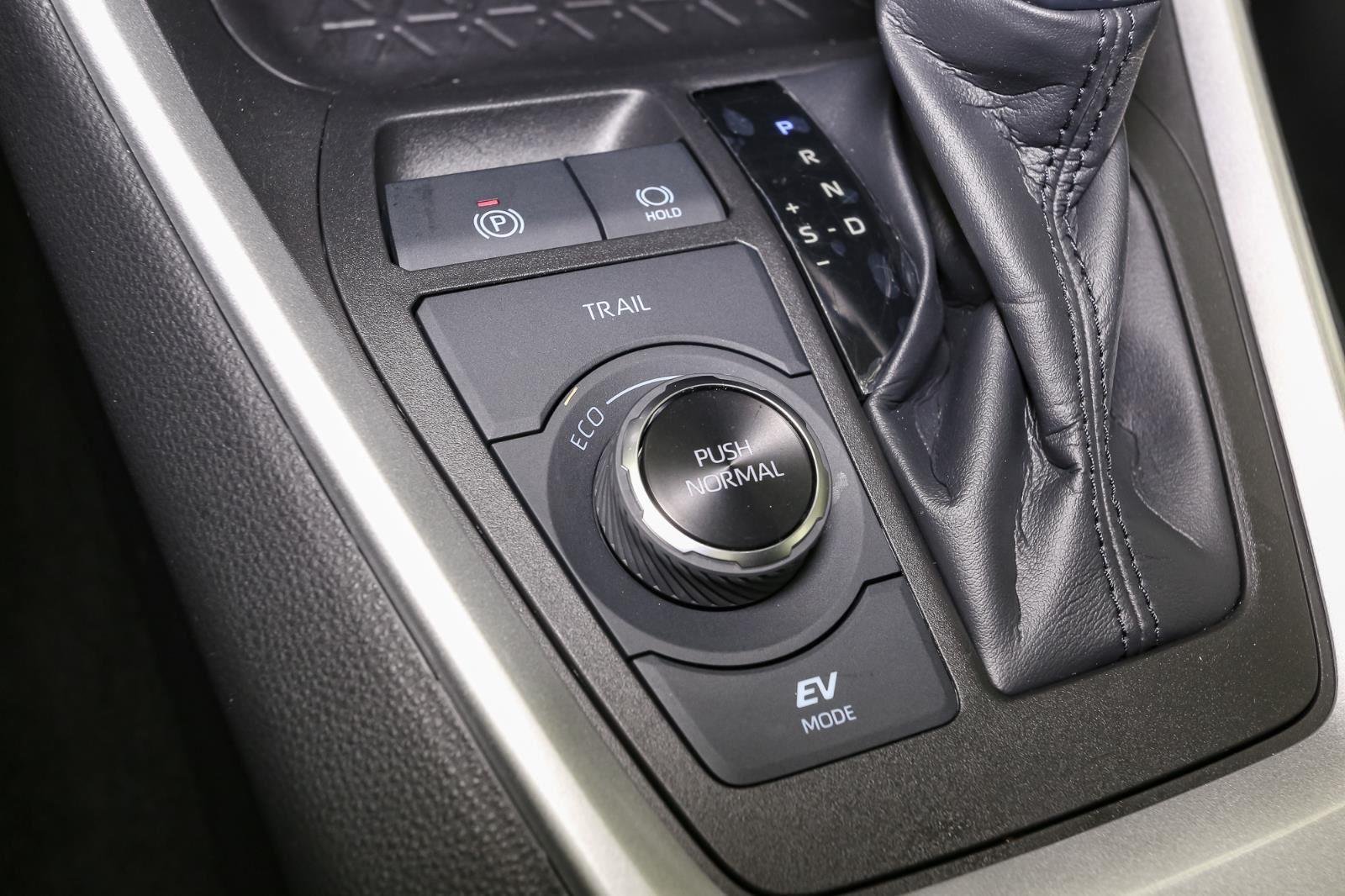 2022 Toyota RAV4 Hybrid SE photo 27