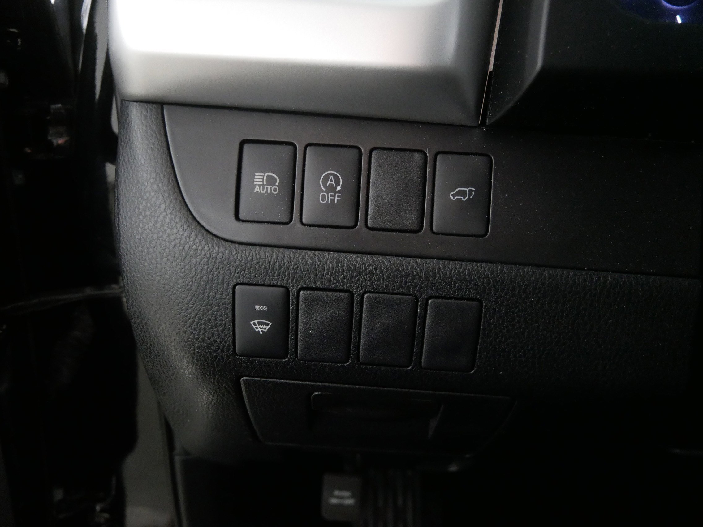 2019 Toyota Highlander LE photo 24