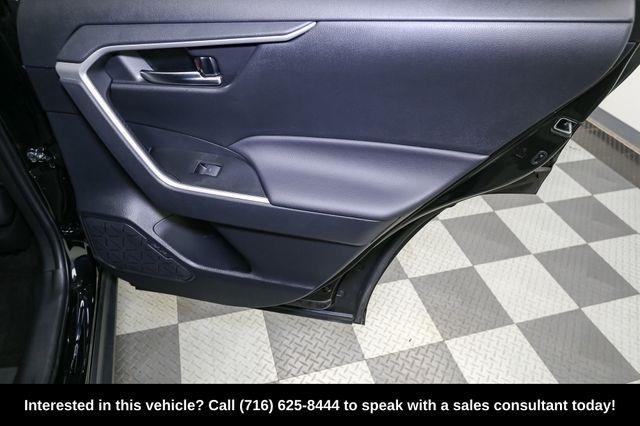 2025 Toyota RAV4 XLE photo 19
