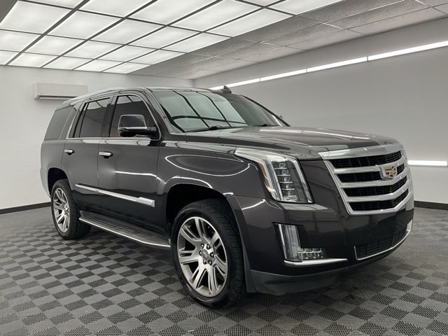 2016 Cadillac Escalade Luxury photo 3