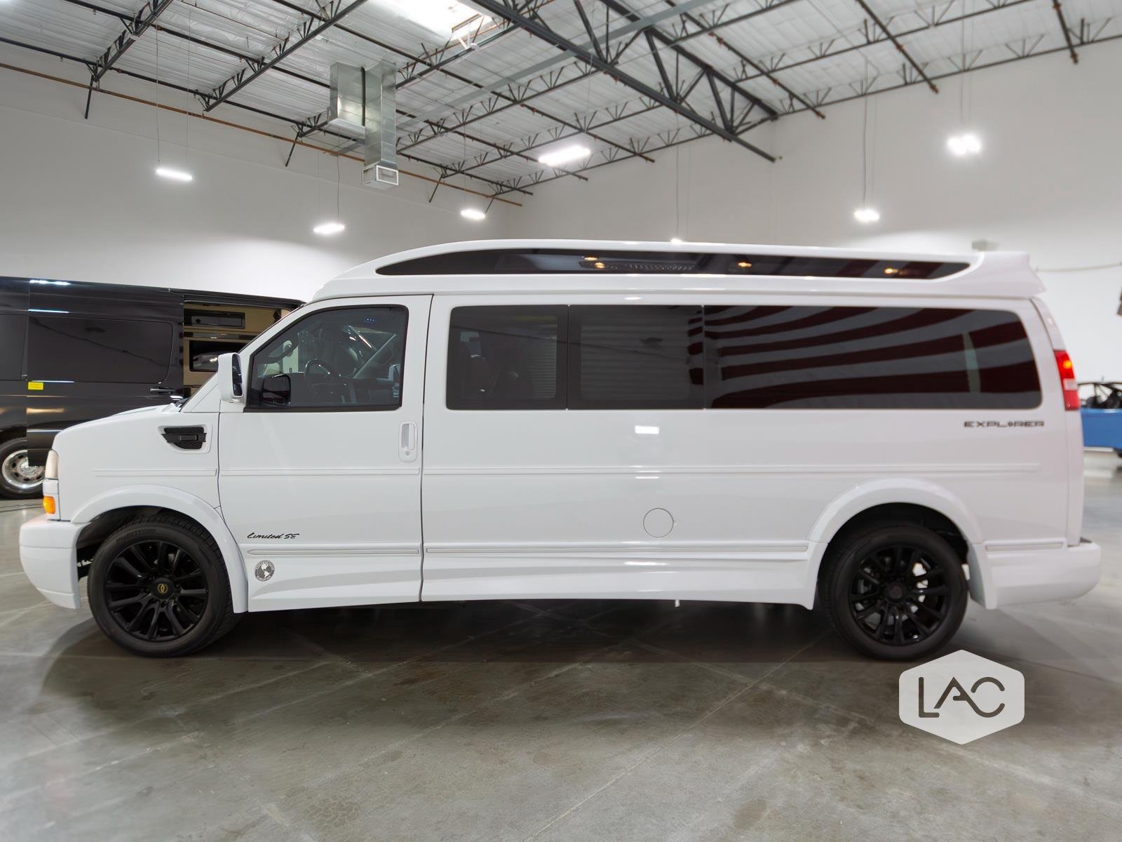 2019 Chevrolet Express photo 4