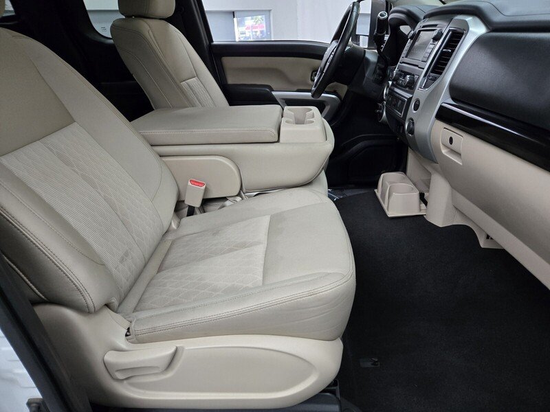 2019 Nissan Titan SV photo 9
