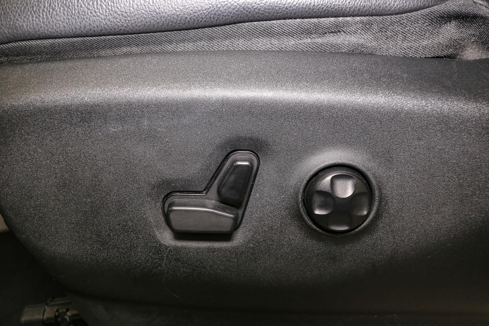 2017 Chrysler Pacifica Touring L photo 34
