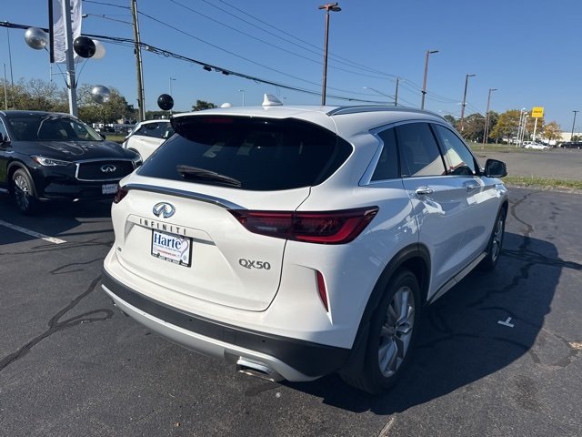 2022 Infiniti QX50 Luxe photo 3