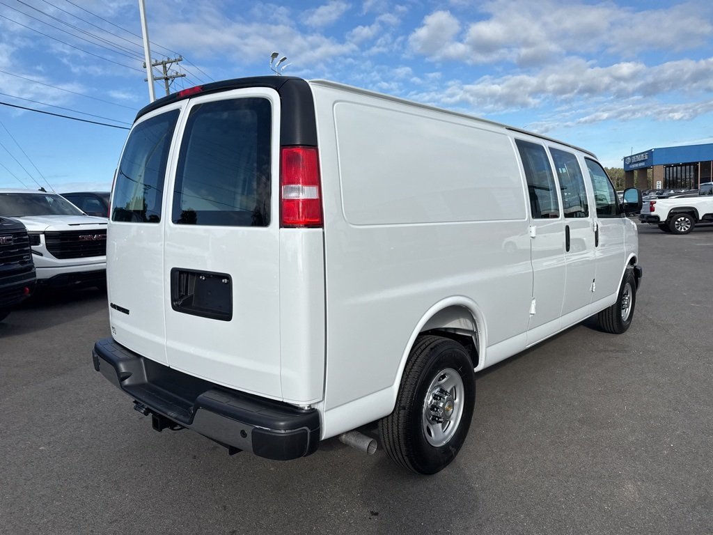 2025 Chevrolet Express 3500 Work Van photo 5