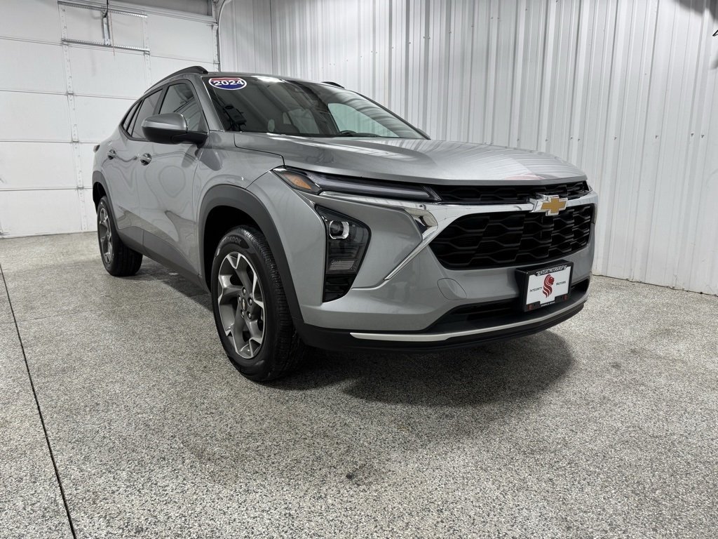 2024 Chevrolet Trax LT photo 3