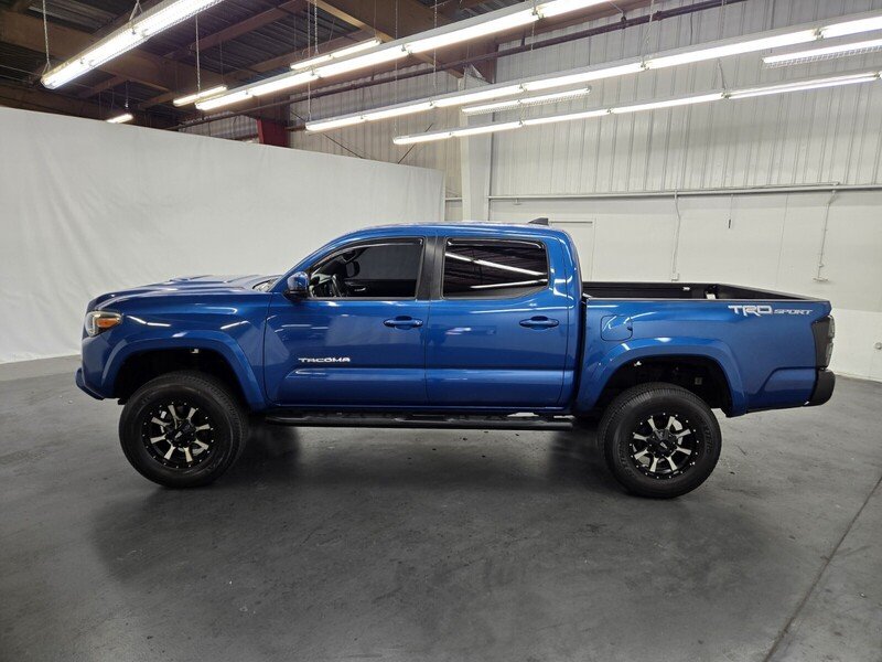 2018 Toyota Tacoma SR5 photo 2