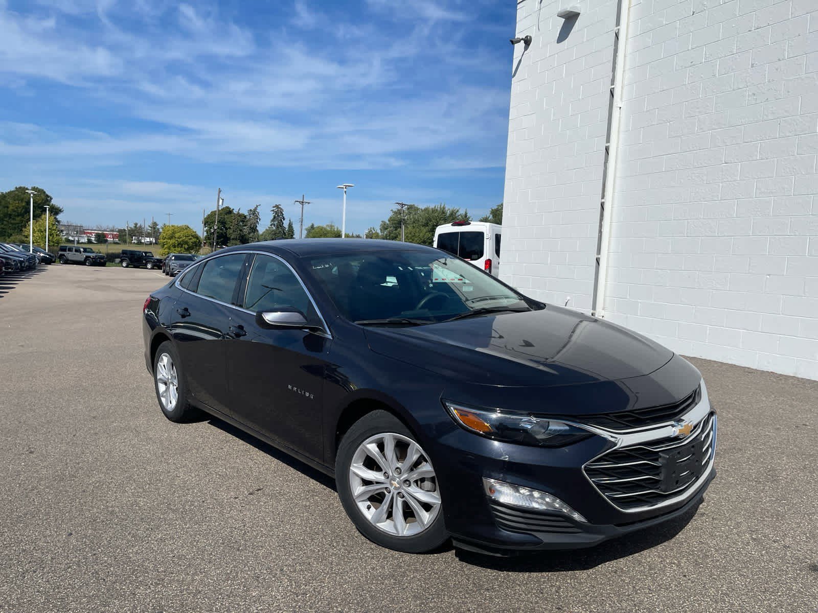 2023 Chevrolet Malibu 1LT photo 2
