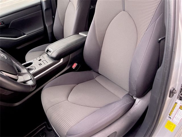 2024 Toyota Highlander LE photo 2