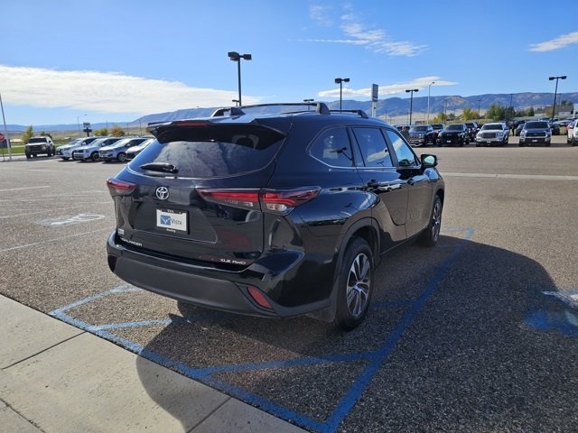 2024 Toyota Highlander XLE photo 3