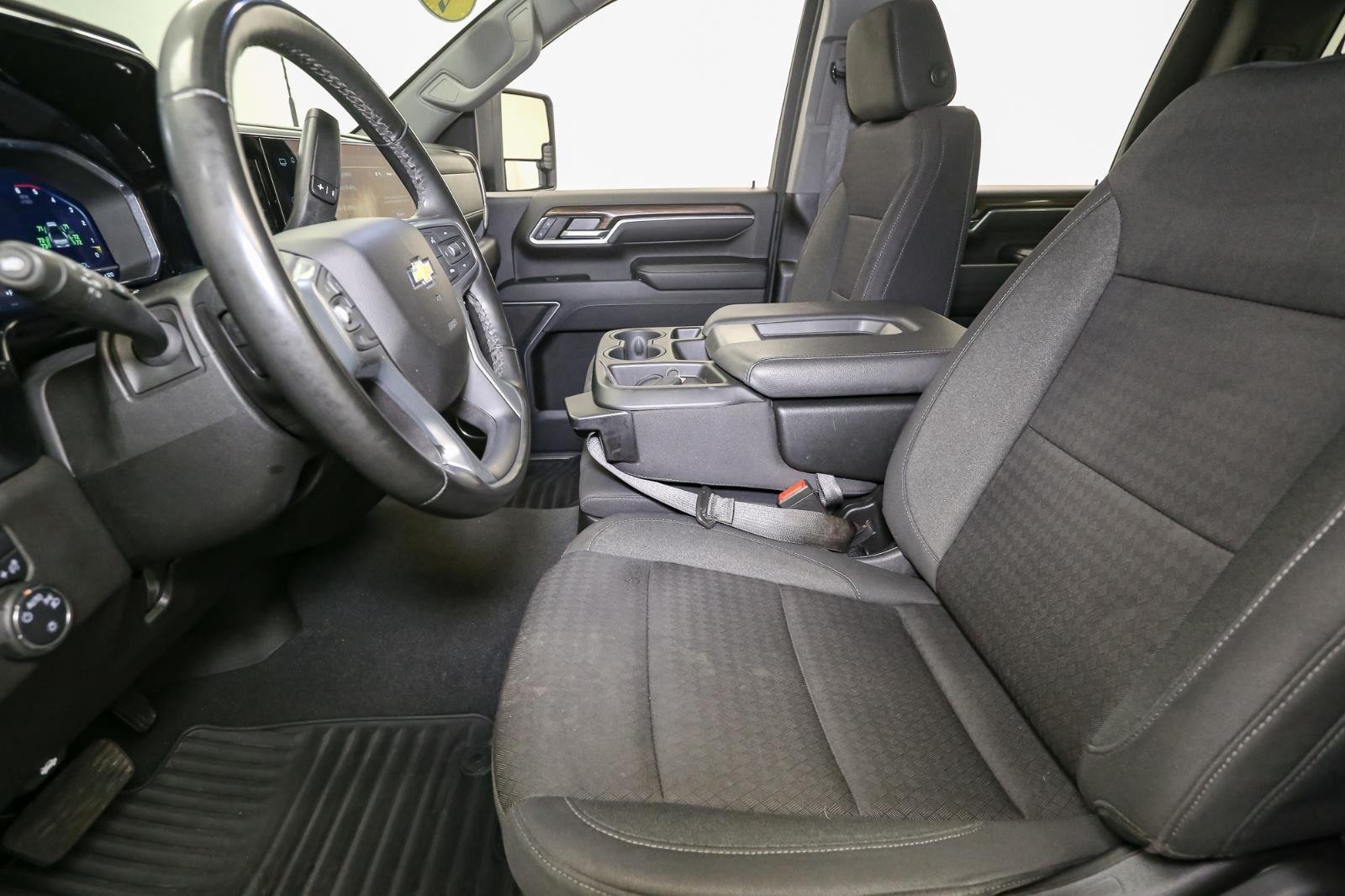 2024 Chevrolet Silverado 3500HD LT photo 32