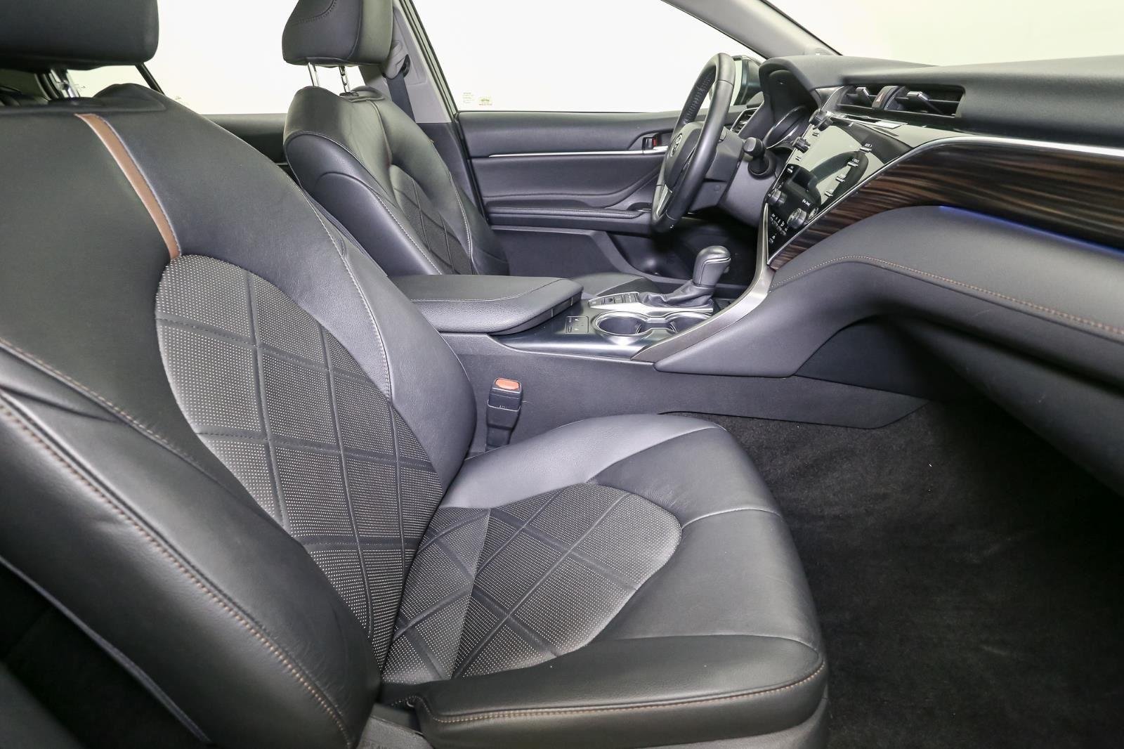 2018 Toyota Camry XLE photo 13