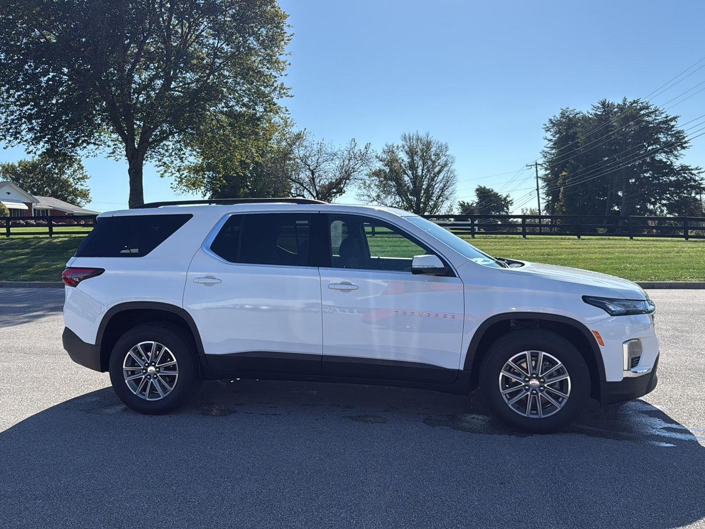 2022 Chevrolet Traverse Cloth photo 3