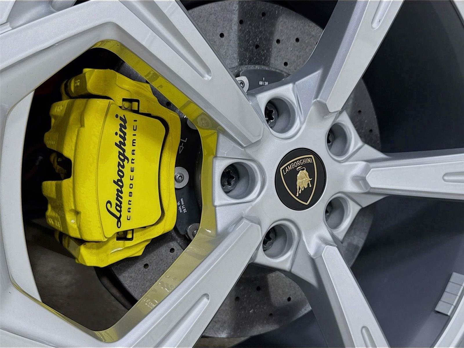 2020 Lamborghini Urus photo 42