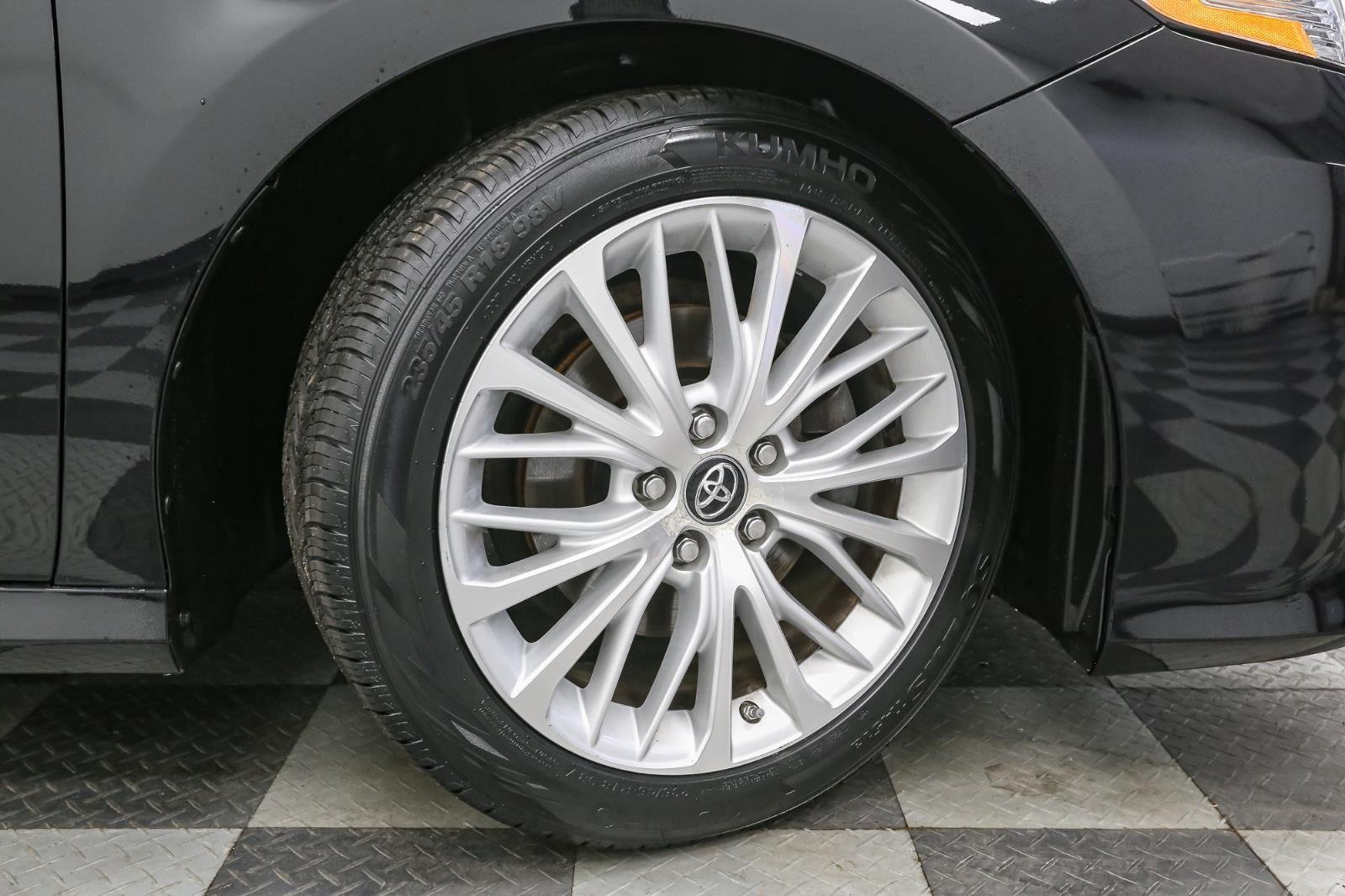 2018 Toyota Camry XLE photo 10