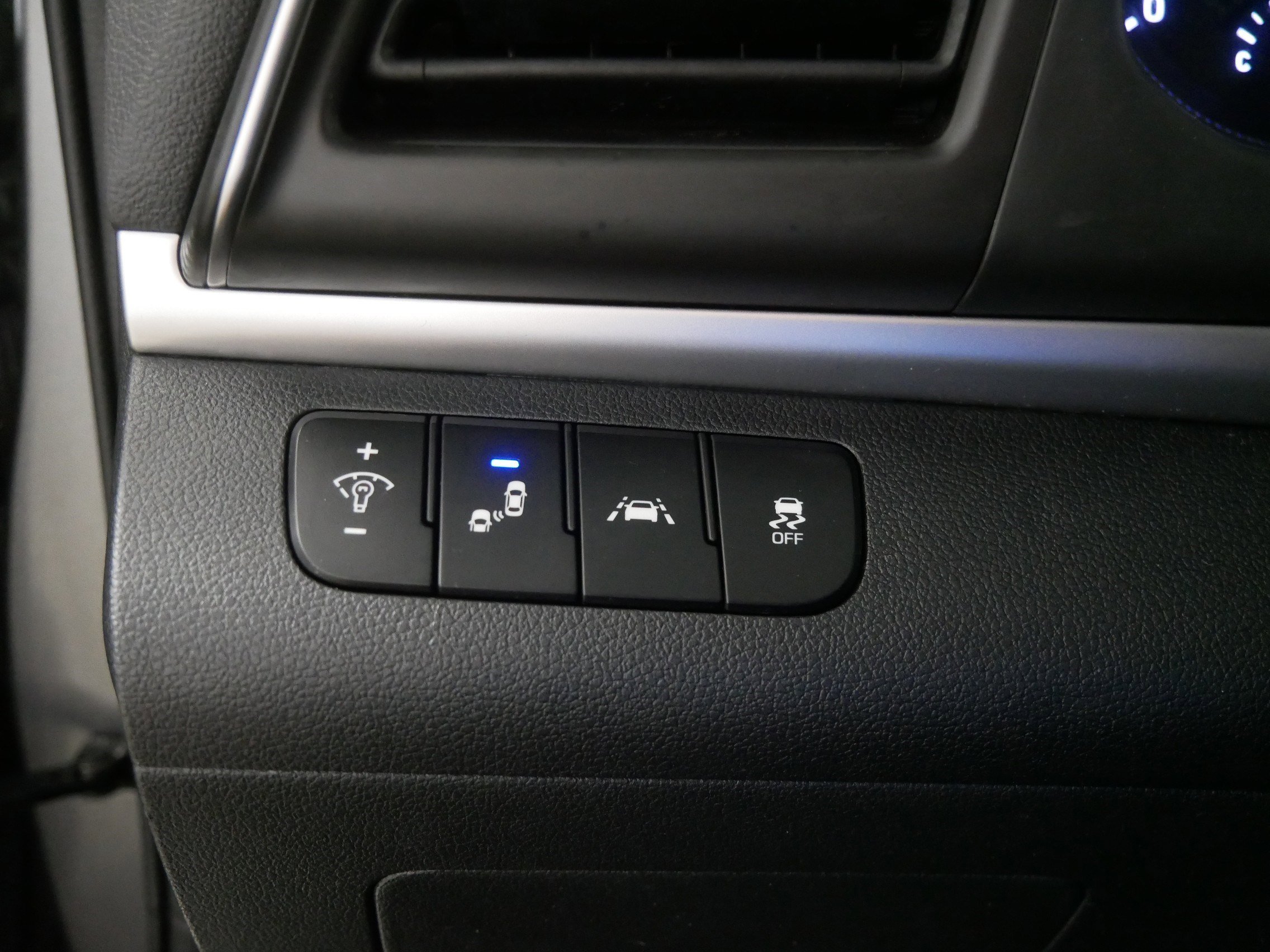 2020 Hyundai Elantra SEL photo 26