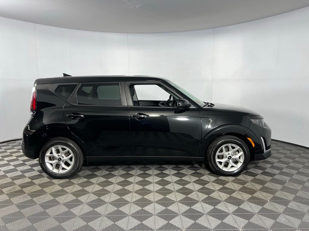 2024 Kia Soul LX S photo 2