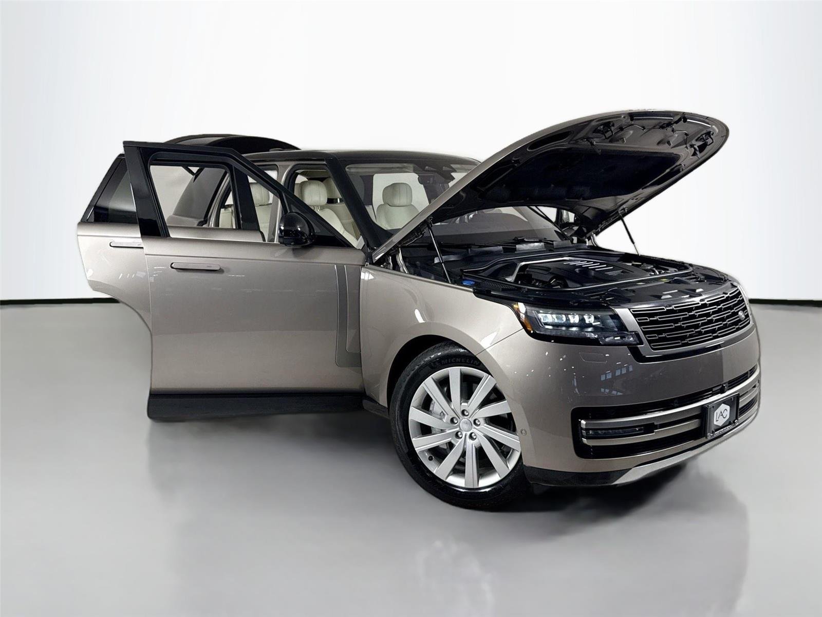 2023 Land Rover Range Rover SE photo 38