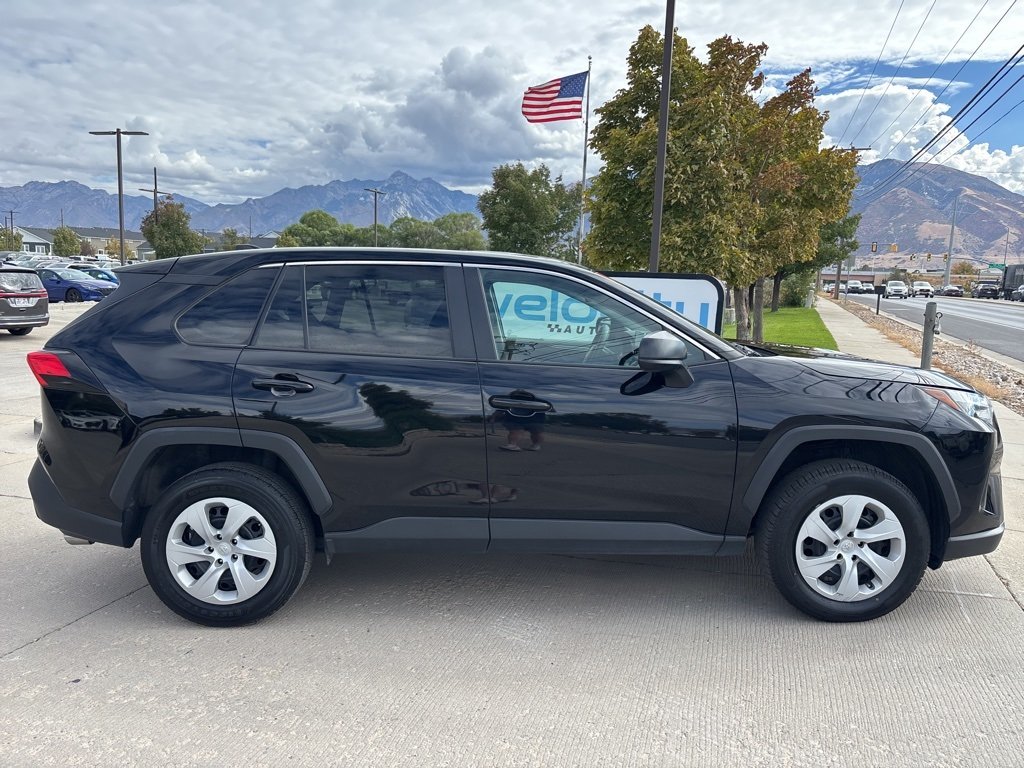 2024 Toyota RAV4 LE photo 4