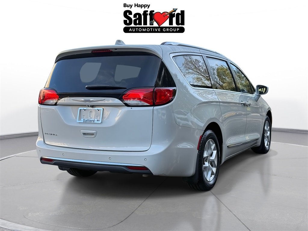 2017 Chrysler Pacifica Touring Plus photo 7
