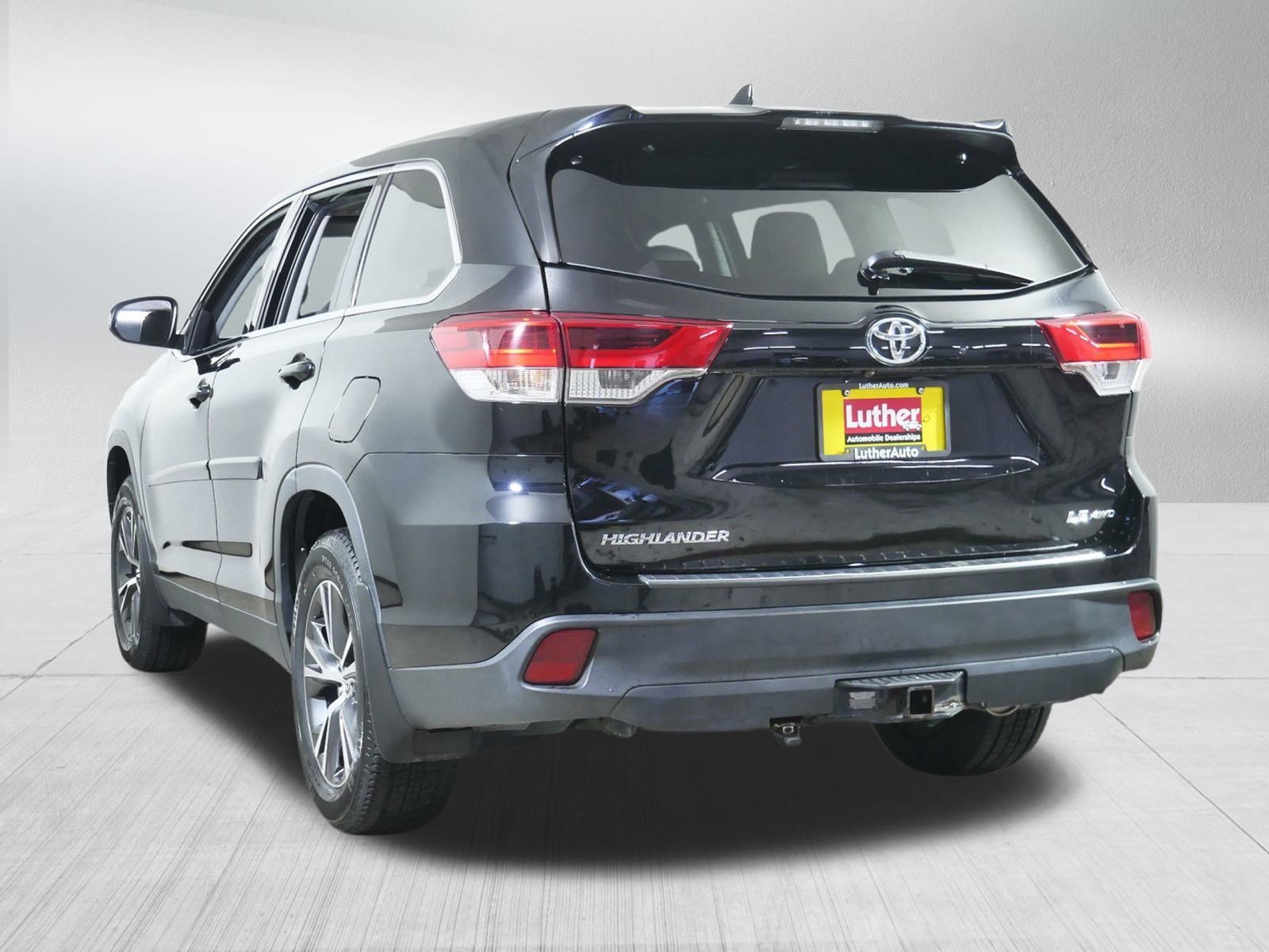 2019 Toyota Highlander LE photo 3