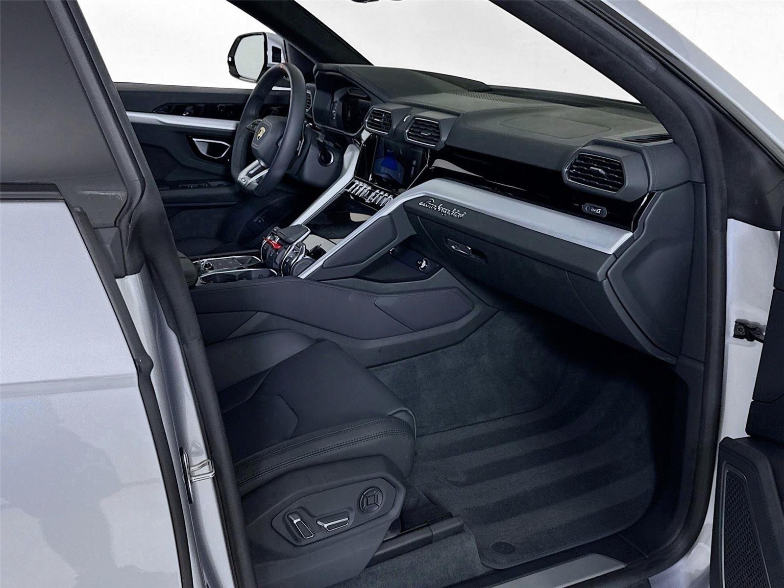 2024 Lamborghini Urus S photo 27