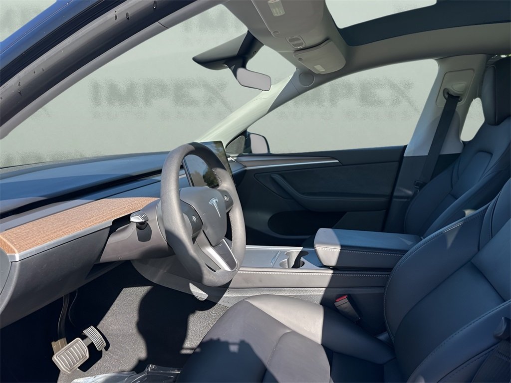 2024 Tesla Model Y Long Range photo 9