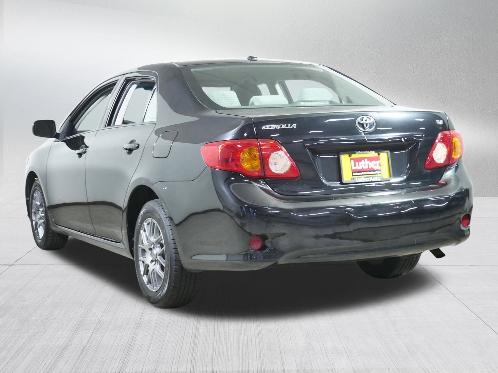 2010 Toyota Corolla LE photo 4