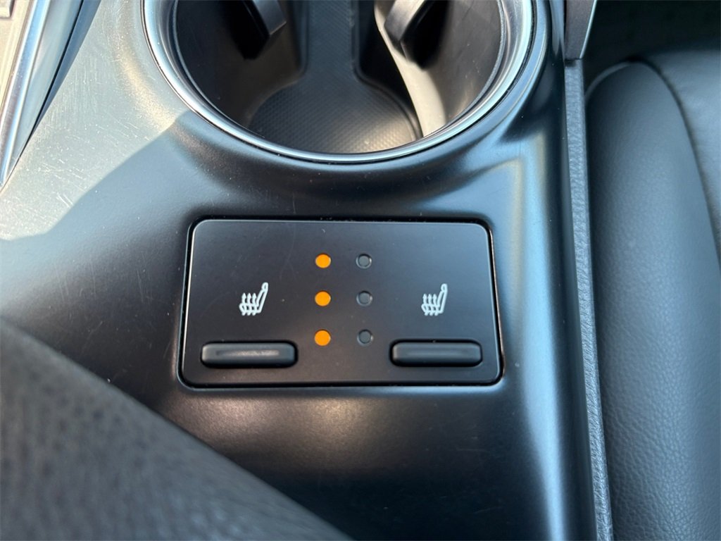 2018 Toyota Camry XLE V6 photo 22