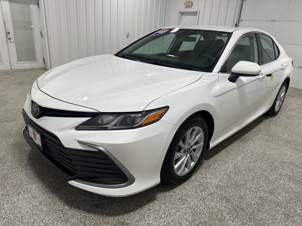 2022 Toyota Camry LE photo 4