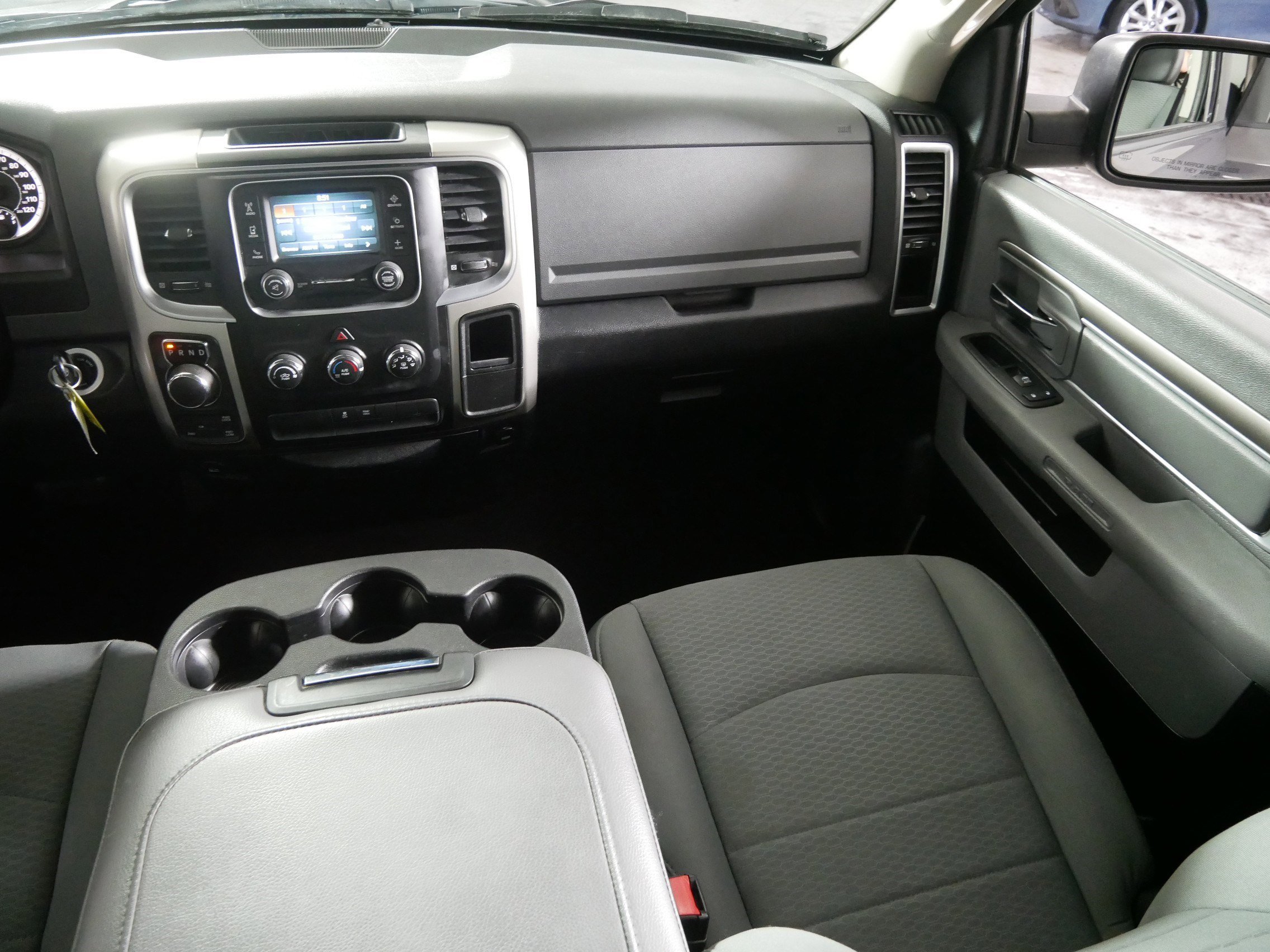 2016 Ram 1500 SLT photo 11
