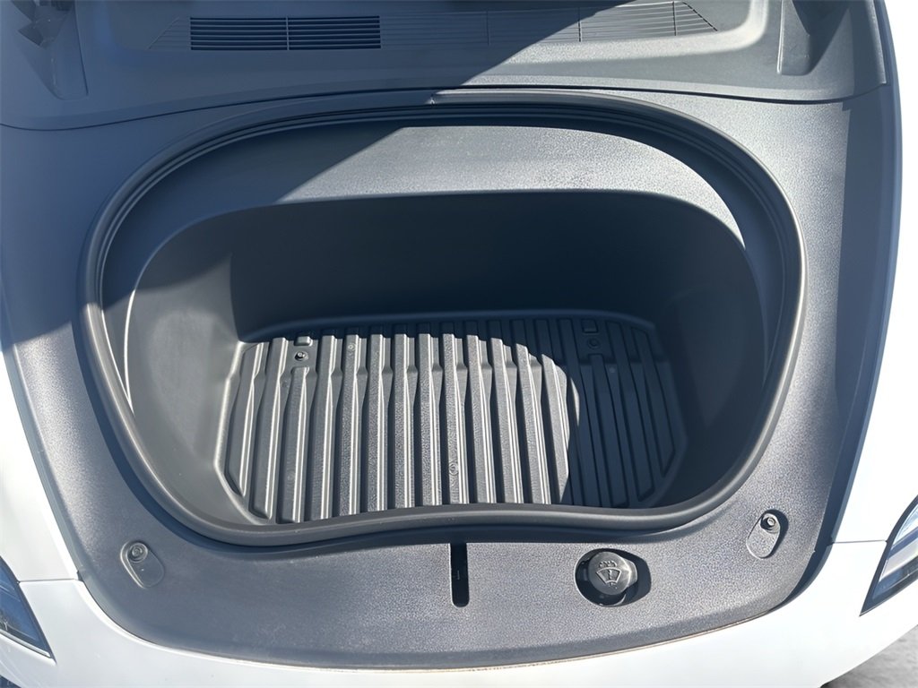 2025 Tesla Model 3 Long Range photo 32