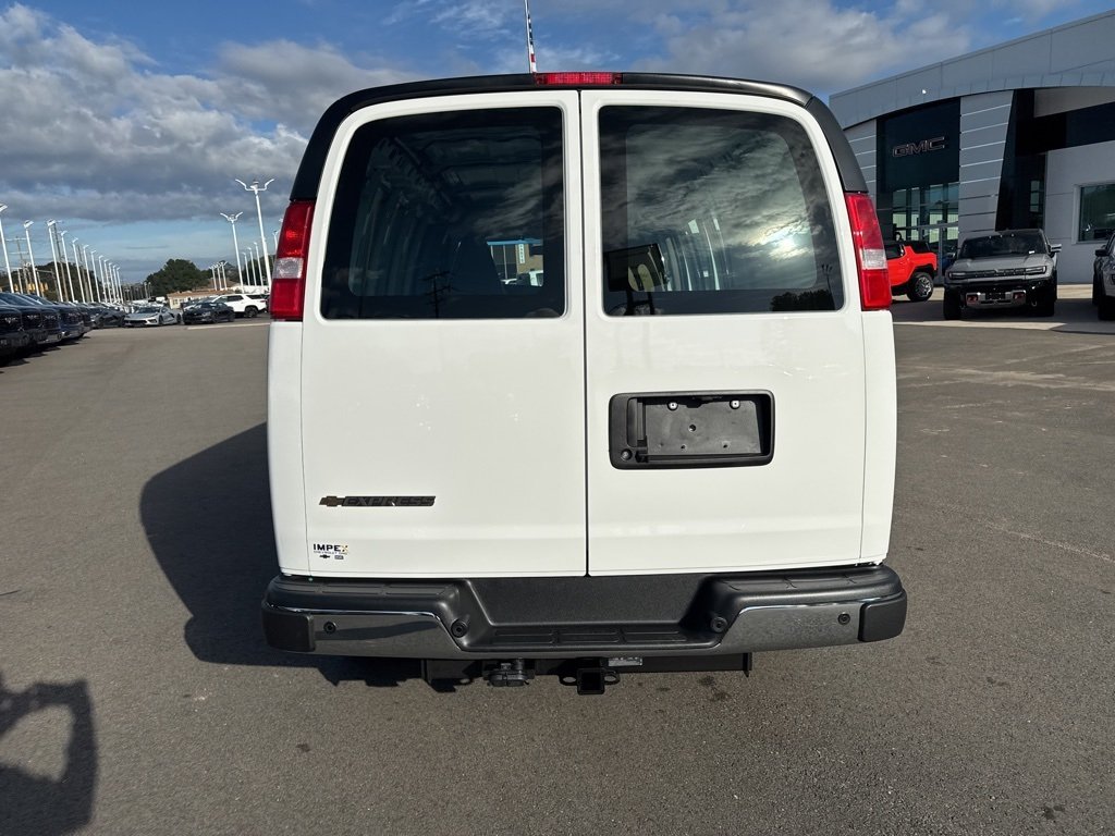 2025 Chevrolet Express 2500 Work Van photo 4