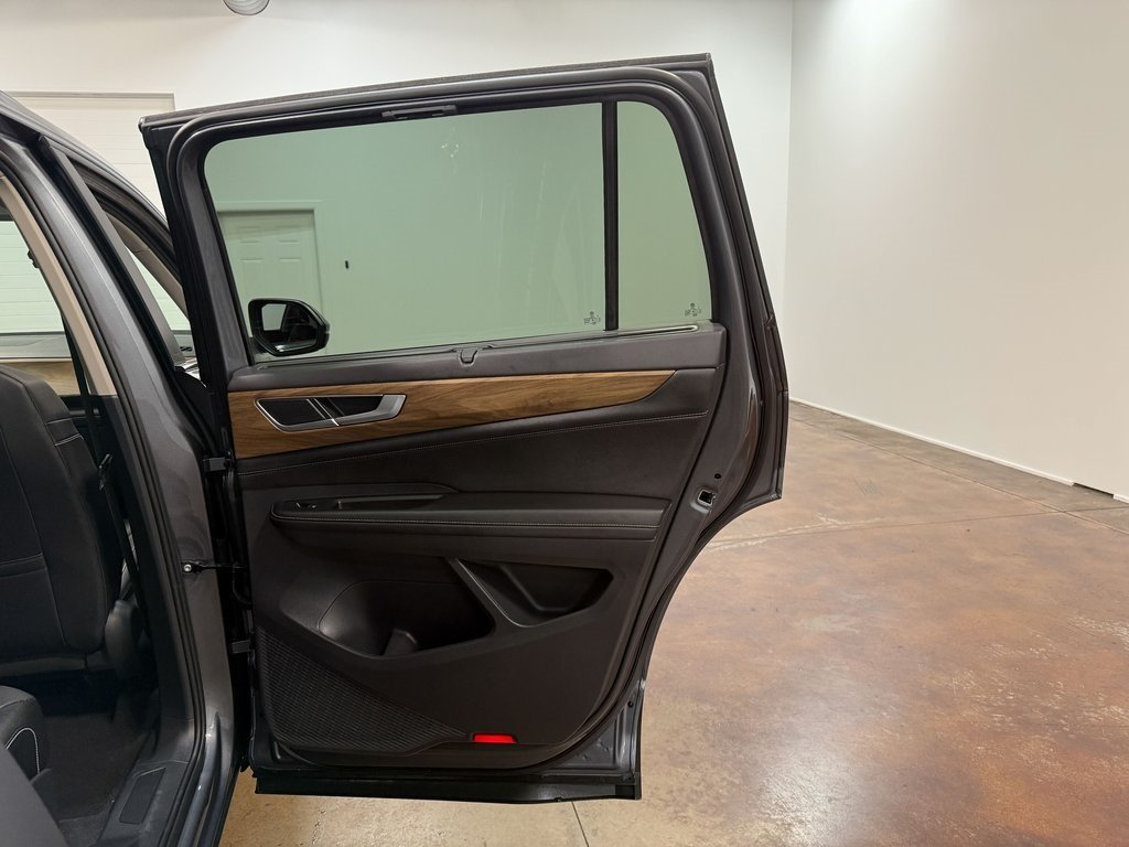 2025 Volkswagen Atlas SE Technology photo 55